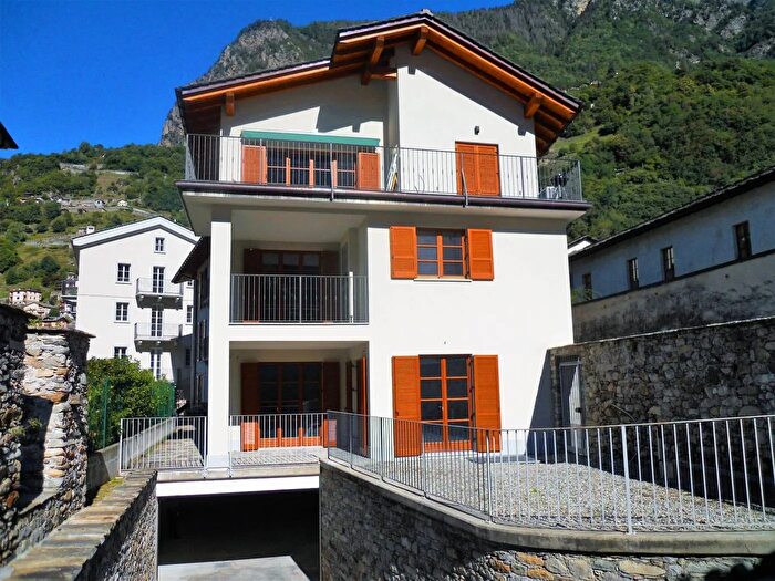 Appartamento quadrilocale in vendita in Vicolo di Mulini Chiavenna, Chiavenna
