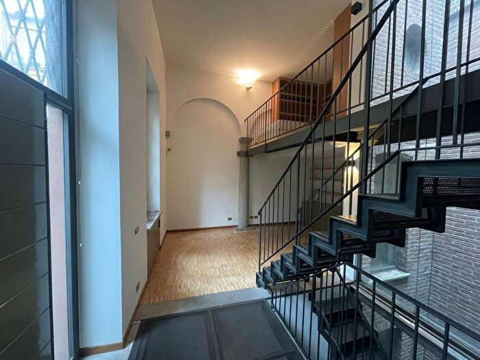 Appartamento trilocale in affitto in Via della Signora, Borgogna Largo Augusto, Milano
