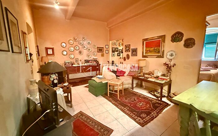 Appartamento trilocale in vendita in Via Chiappori, Genova