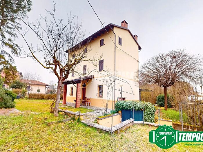 Casa con 10 locali in vendita in Via Ovada, Predosa