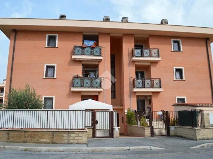 Appartamento trilocale in vendita in Via Massa di San Giuliano, Roma
