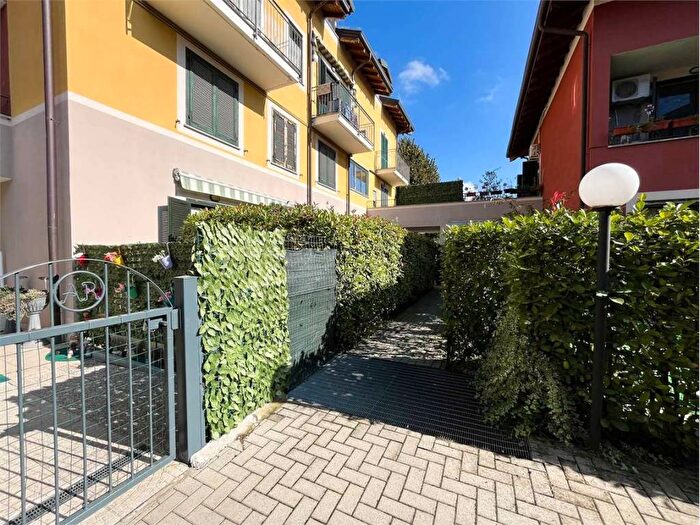 Appartamento trilocale in affitto in Via Cosio, Centro, Castelletto Sopra Ticino