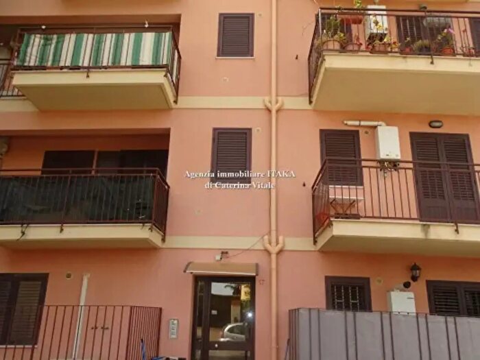 Appartamento trilocale in vendita in Via Vincenzo Monti, Ficarazzi