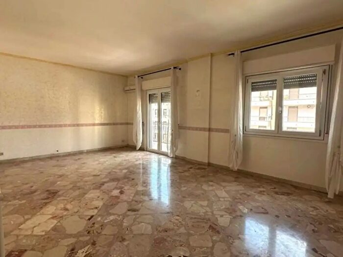 Appartamento con 5 locali in vendita in Via Enrico Hassan, Palermo