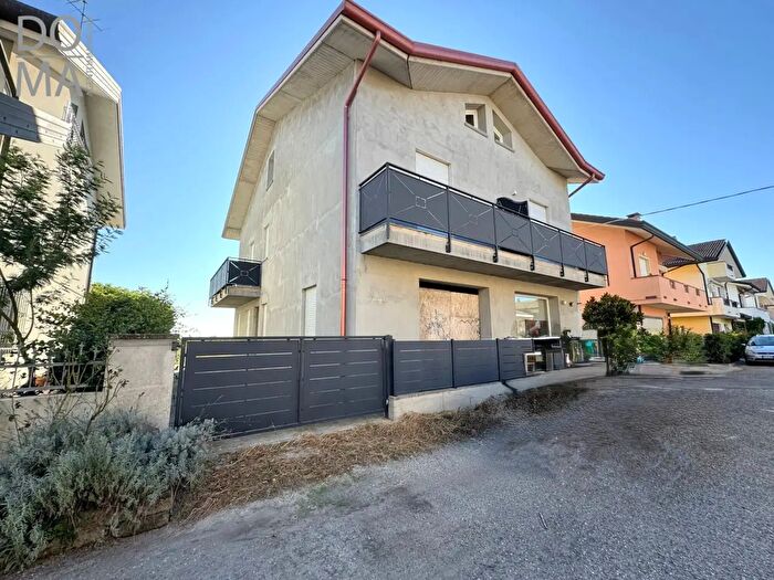 Casa con 7 locali in vendita in Porto Tolle