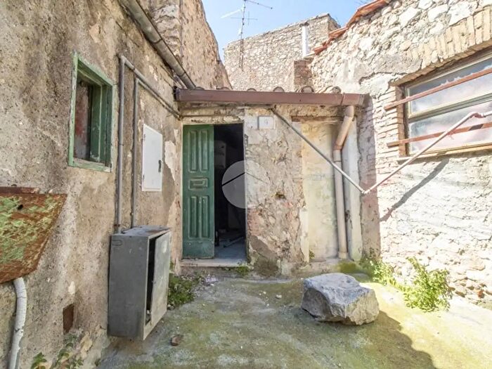 Appartamento trilocale in vendita in Largo Fontanella, Moricone