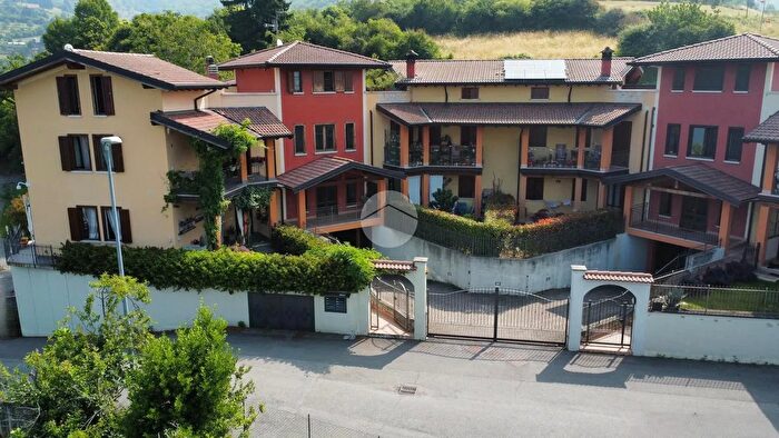 Casa quadrilocale in vendita in Via Dosso, Brione