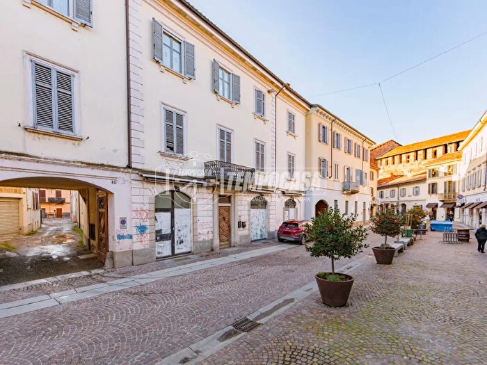 Appartamento trilocale in vendita in Via Cairoli, Vigevano