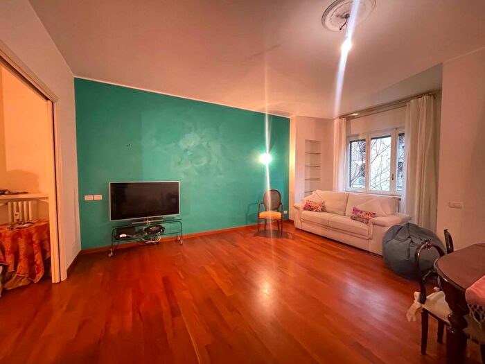 Appartamento quadrilocale in affitto in Via dei Pellegrini, Quadronno Crocetta, Milano