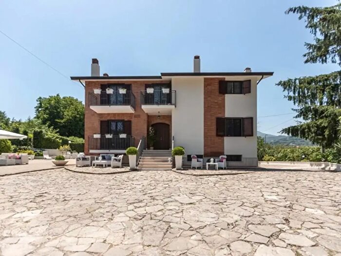 Casa con 12 locali in affitto in Aiello Del Sabato