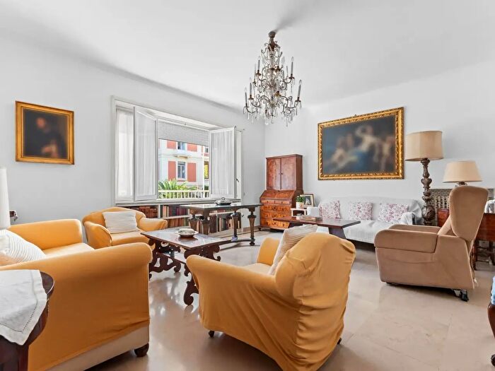 Appartamento con 8 locali in vendita in Via Antonio Gramsci, Roma