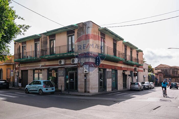 Appartamento con 9 locali in vendita in Via Etnea, Tremestieri Etneo