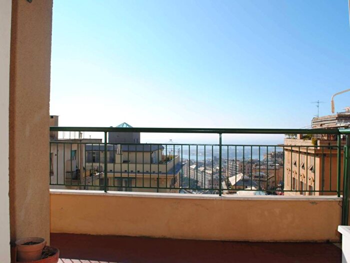 Appartamento quadrilocale in affitto in via Acquarone, Castelletto, Genova