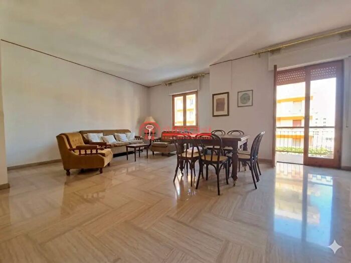 Appartamento quadrilocale in vendita in Via dellOlio, Trani