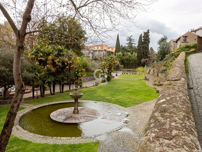 Casa con 12 locali in vendita in Via Vallecupa, Viterbo