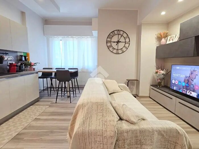 Appartamento trilocale in vendita in Via Luca De Samuele Cagnazzi, Bari
