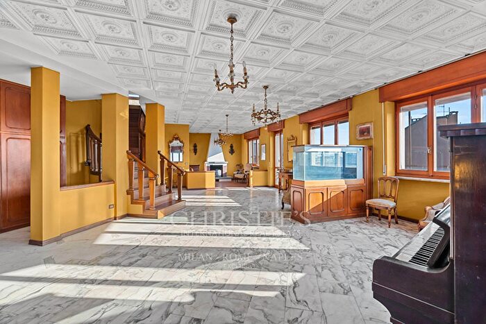 Appartamento con 6 locali in vendita in Viale Misurata, Milano