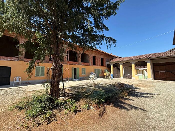Casa con 8 locali in vendita in Via Marino Sella, Rondissone