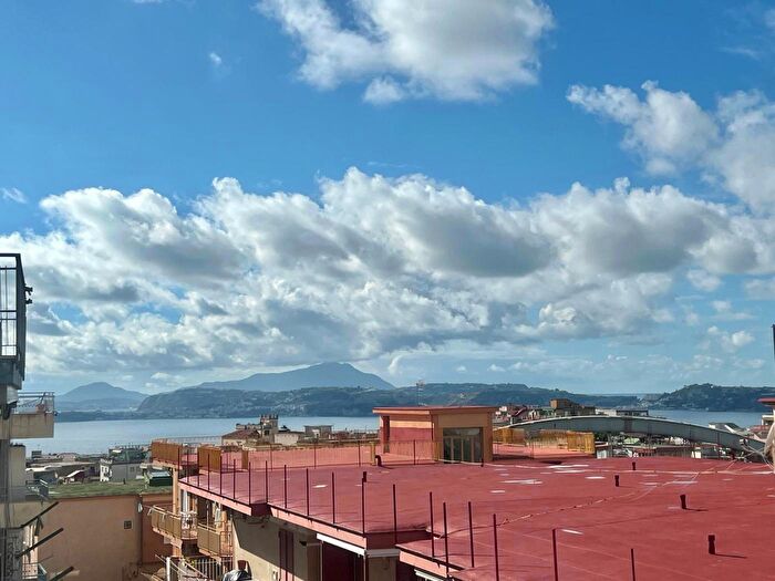 Appartamento quadrilocale in vendita in Via Solfatara, Pozzuoli