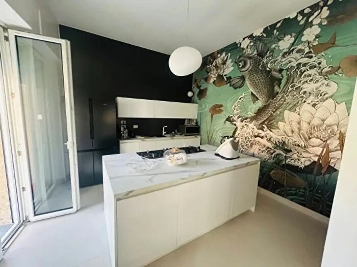 Appartamento con 6 locali in vendita in Via Cristoforo Colombo, Nettuno
