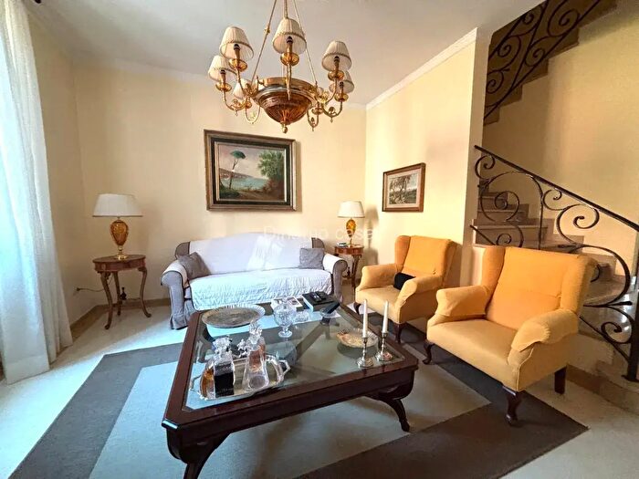 Casa con 10 locali in vendita in Via Gaetano Pieraccini, Prato