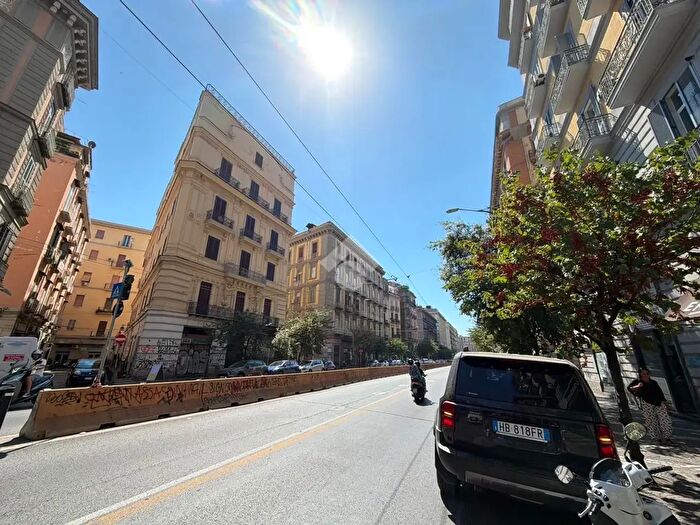 Appartamento bilocale in vendita in Corso Umberto, Napoli