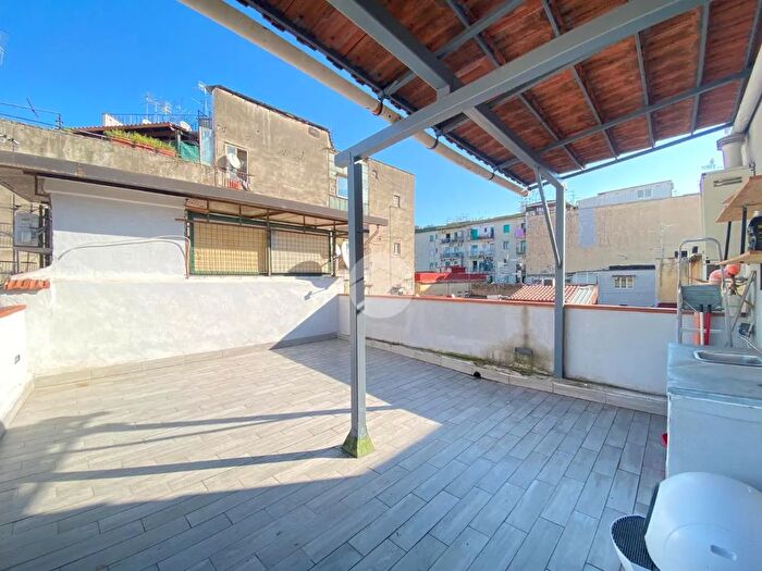 Appartamento trilocale in vendita in Via Giacomo Leopardi, Napoli