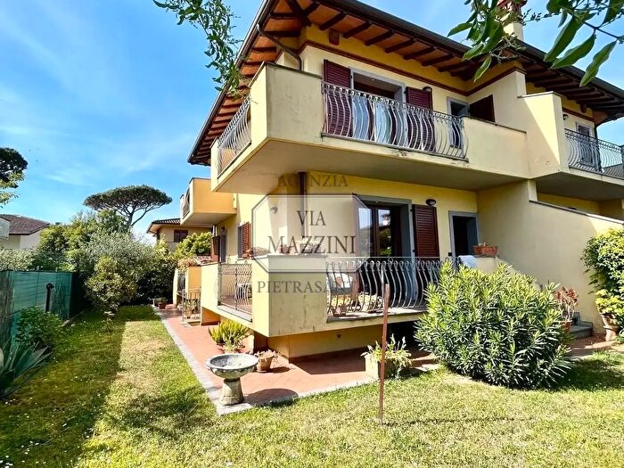 Casa con 6 locali in vendita in a Giacomo Leopardi, Pietrasanta