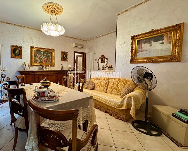 Appartamento trilocale in vendita in Via Aleardo Aleardi, Reggio Emilia