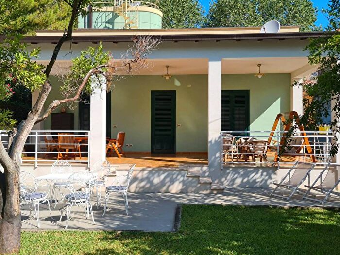 Casa quadrilocale in affitto in Mondello Valdesi, Palermo