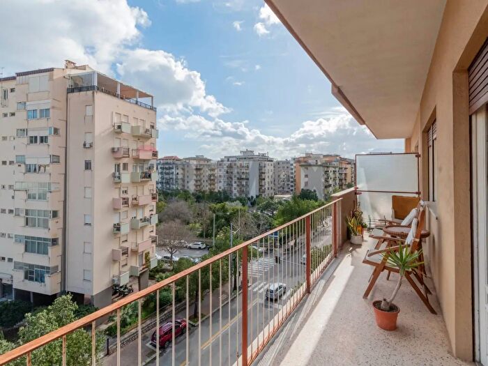 Appartamento con 5 locali in vendita in Via Empedocle Restivo, Palermo