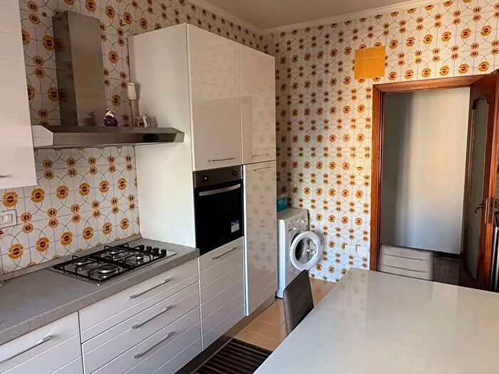 Appartamento quadrilocale in affitto in Napoli