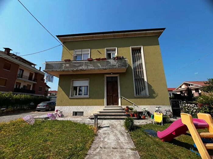 Appartamento trilocale in vendita in Via Spinetta, Cuneo