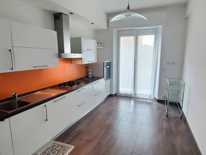 Appartamento trilocale in affitto in San Martino, Genova