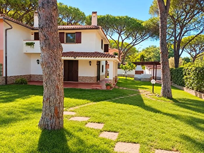 Casa quadrilocale in vendita in Strada del Pianeta Terra, Pula