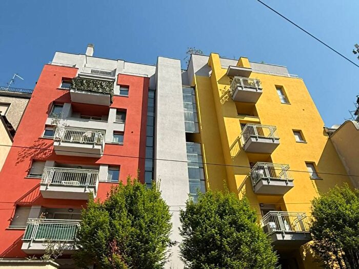 Appartamento trilocale in affitto in Via Martiri Oscuri, Rovereto, Milano