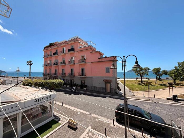 Appartamento bilocale in affitto in Corso Umberto I, Lungomare, Pozzuoli