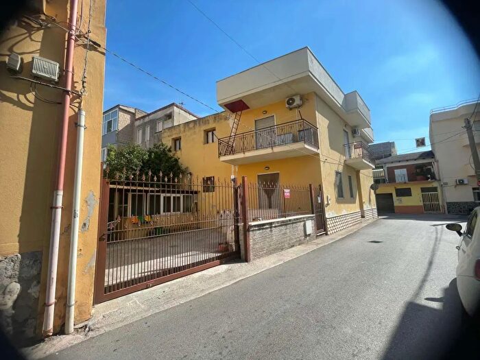 Casa con 7 locali in vendita in Via Pesaro, Mondragone