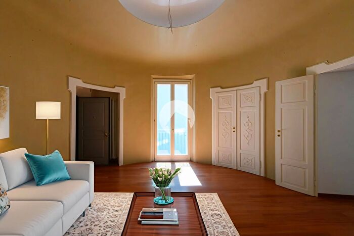 Appartamento con 7 locali in vendita in Via Emilia Santo Stefano, Reggio Emilia