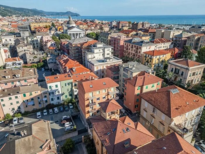 Appartamento con 7 locali in vendita in Chiavari