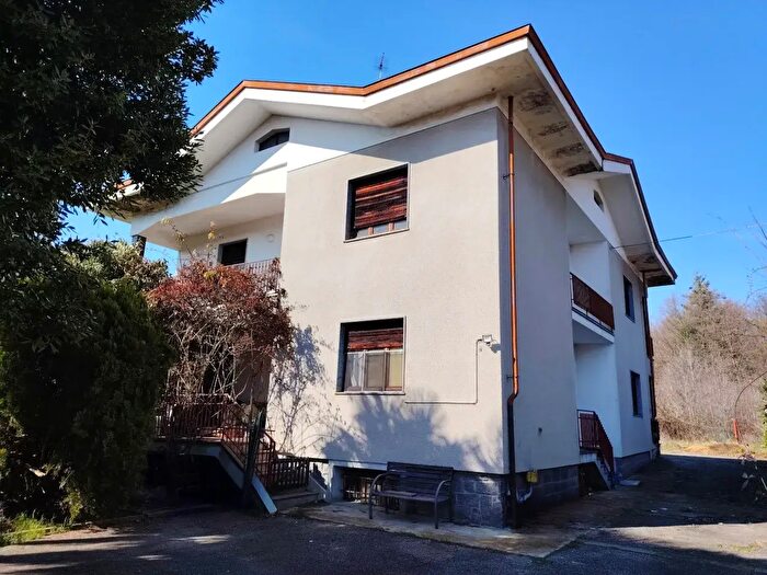 Casa con 10 locali in vendita in Roasio