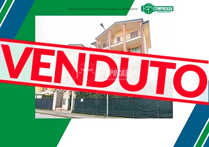 Appartamento trilocale in vendita in Via Olga Mandelli, Vaprio DAdda