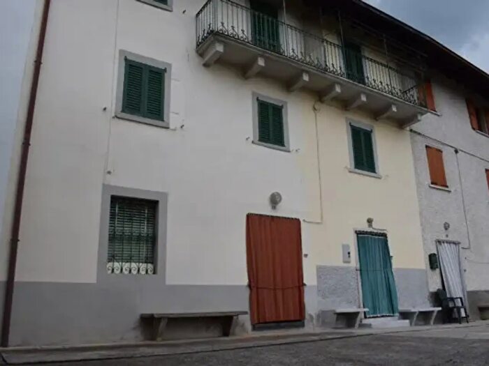 Casa trilocale in vendita in Via Don Antonio Locatelli, Costa Di Serina