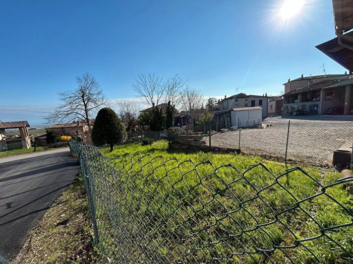 Casa quadrilocale in vendita in Ziano Piacentino