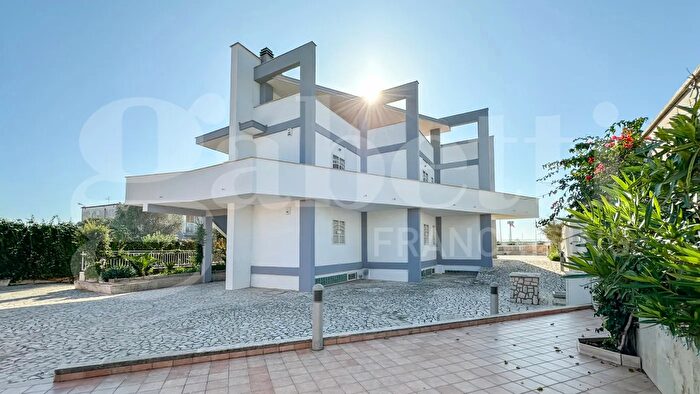 Casa con 16 locali in vendita in Via dei Cavalli Marini Vista Mare, Ardea