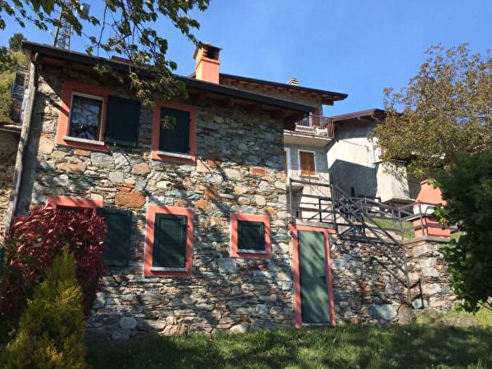 Casa trilocale in vendita in Frazione Poira, Civo