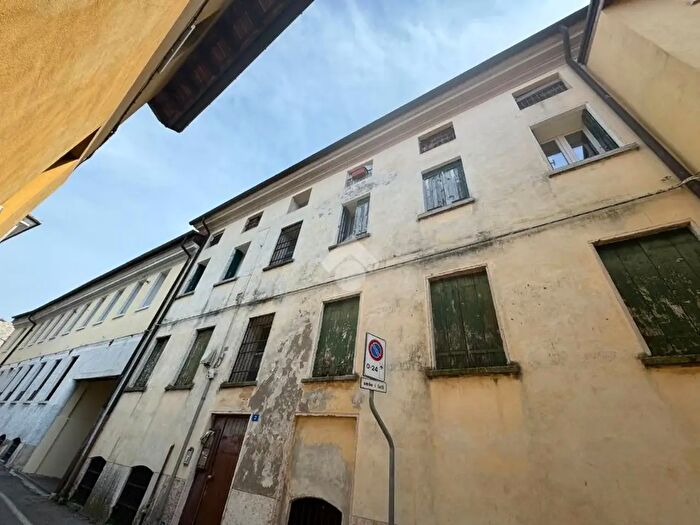 Appartamento con 5 locali in vendita in Via Giuseppe Verdi, Schio