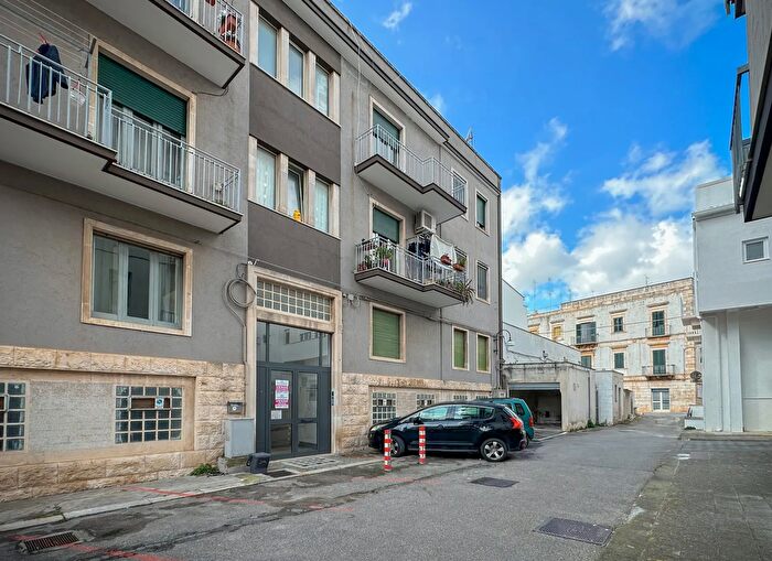 Appartamento trilocale in vendita in Vicolo Estramurale a Mezzogiorno Putignano, Putignano