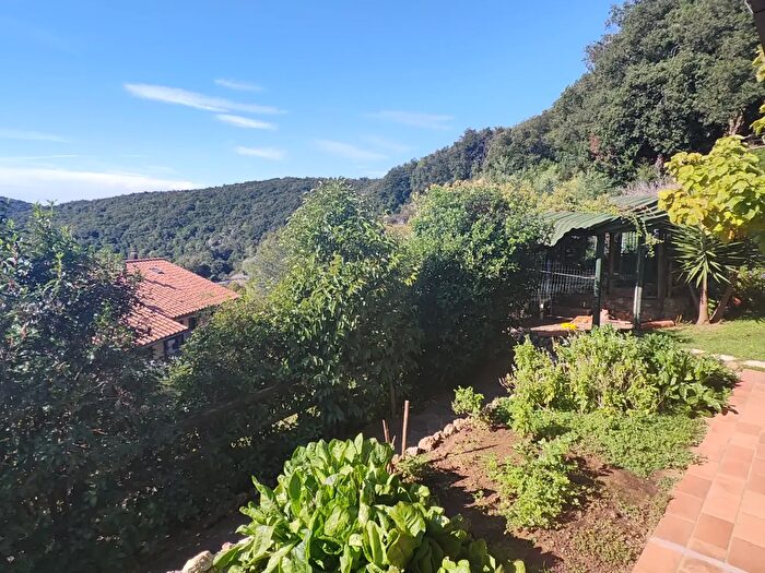 Casa con 6 locali in vendita in Strada Provinciale Campagnatico, Campagnatico