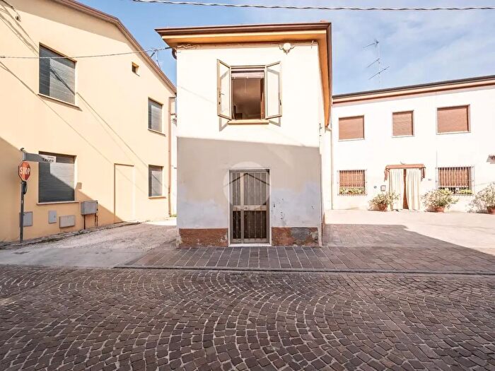 Casa trilocale in vendita in Vicolo Terzo, Curtatone